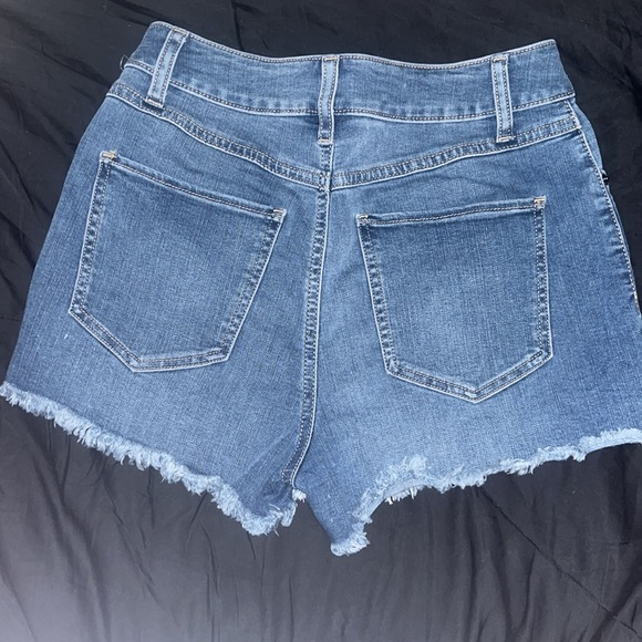 Super High rise jean shorts - Picture 2 of 3